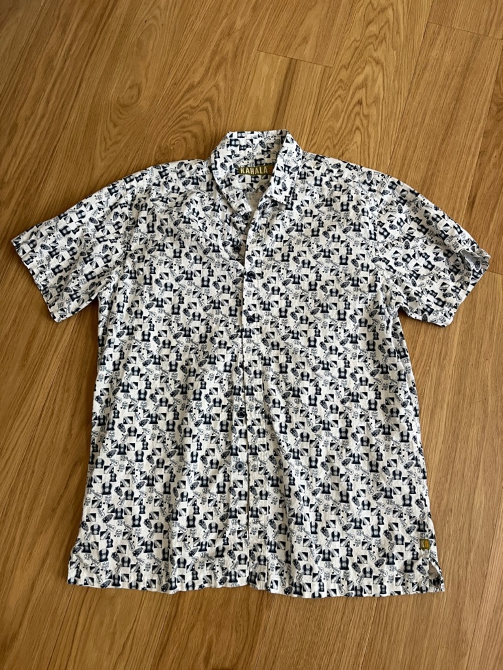 Kahala Men's Short-Sleeve Button-Down in White with Navy Print size L